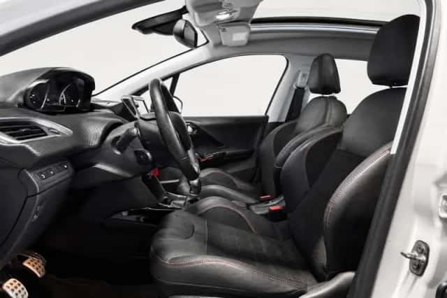 Peugeot 2008 (2018) thumbnail 4