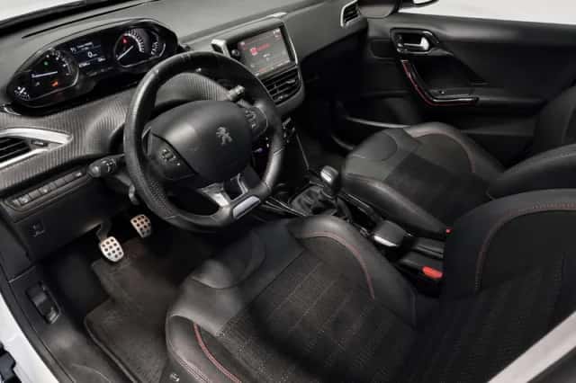 Peugeot 2008 (2018) thumbnail 6