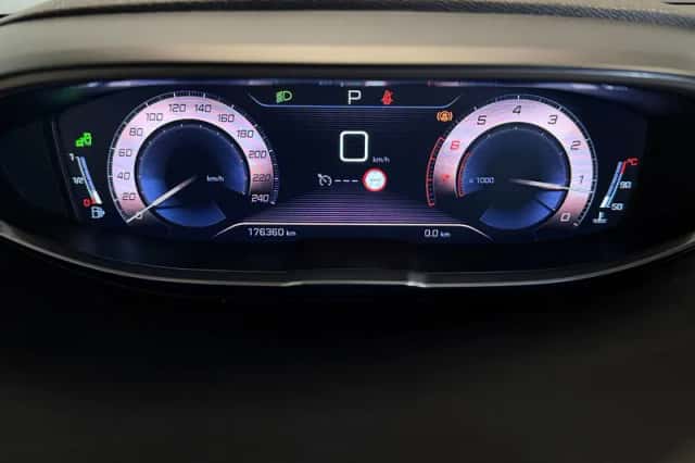 Peugeot 3008 (2017) thumbnail 5