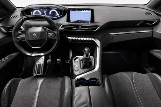 Peugeot 3008 (2017) thumbnail 2
