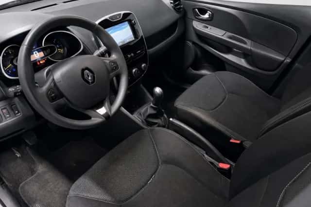 Renault Clio (2015) thumbnail 2