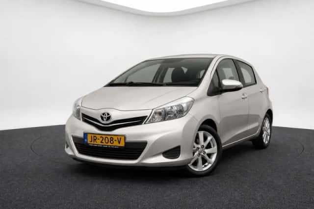 Toyota Yaris (2012) thumbnail 1