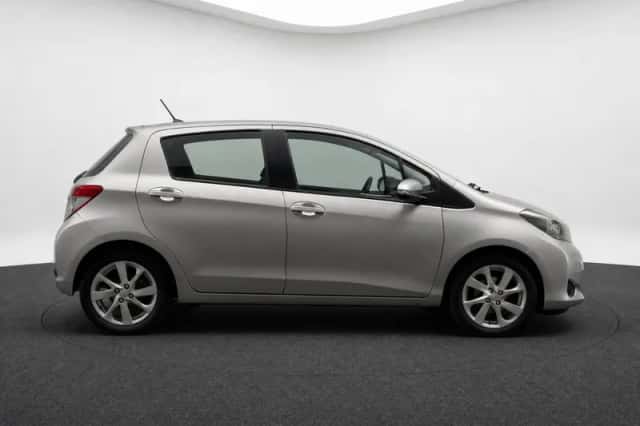 Toyota Yaris (2012) thumbnail 6