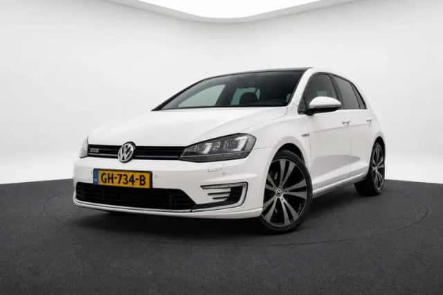 Volkswagen Golf (2015) thumbnail 1