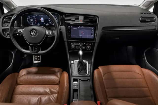 Volkswagen Golf (2018) thumbnail 2