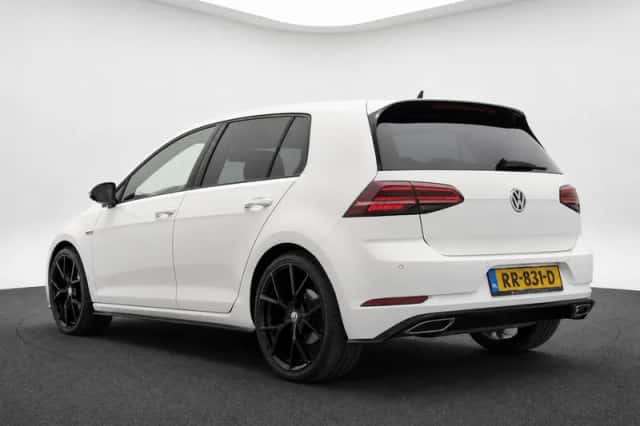Volkswagen Golf (2018) thumbnail 5