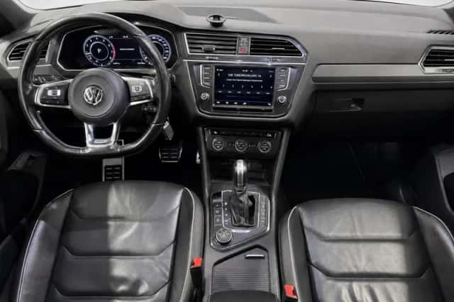 Volkswagen Tiguan (2016) thumbnail 2