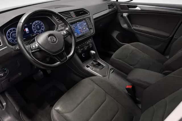 Volkswagen Tiguan (2017) thumbnail 2
