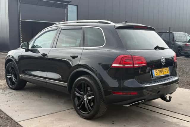 Volkswagen Touareg (2014) thumbnail 2