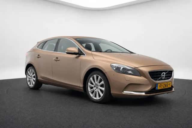 Volvo V40 (2013) thumbnail 2