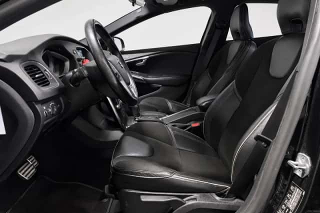 Volvo V40 (2016) thumbnail 4