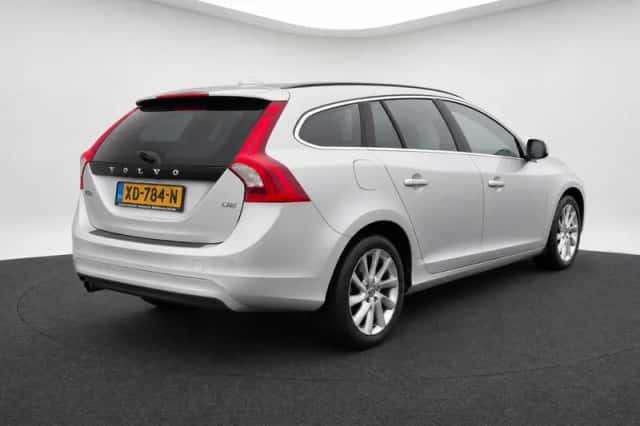 Volvo V60 (2013) thumbnail 2