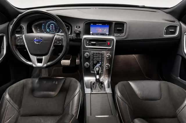 Volvo V60 (2018) thumbnail 2
