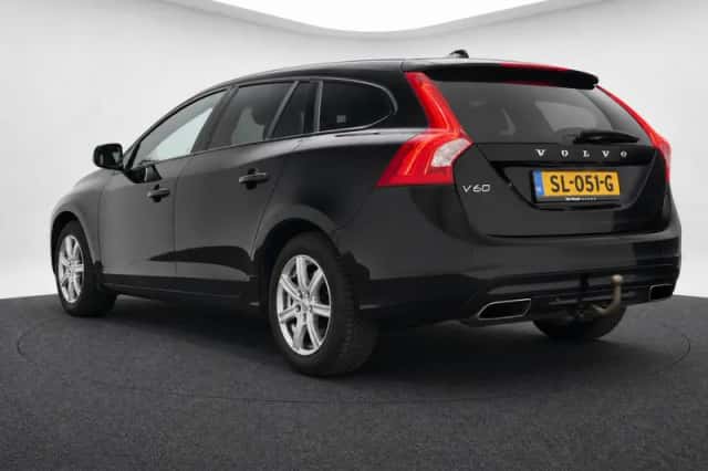 Volvo V60 (2018) thumbnail 5