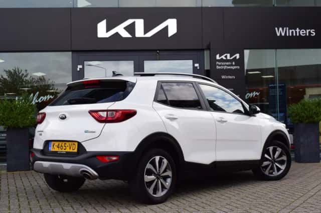 Kia Stonic (2021) thumbnail 2