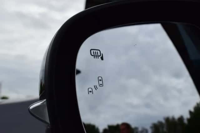 Suzuki S-Cross (2025) thumbnail 6