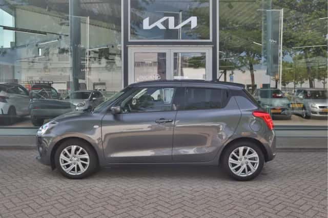 Suzuki Swift (2022) thumbnail 2