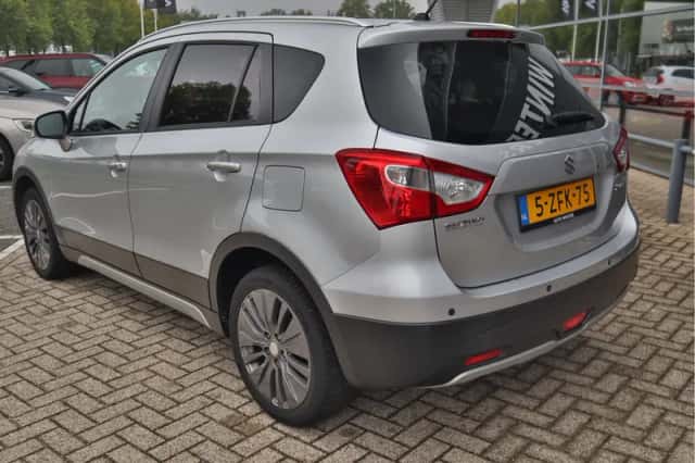Suzuki S-Cross (2015) thumbnail 3
