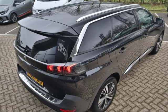 Peugeot 5008 (2023) thumbnail 3