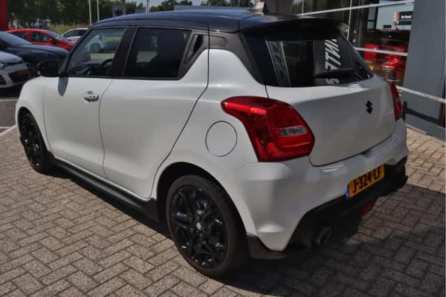 Suzuki Swift (2018) thumbnail 3
