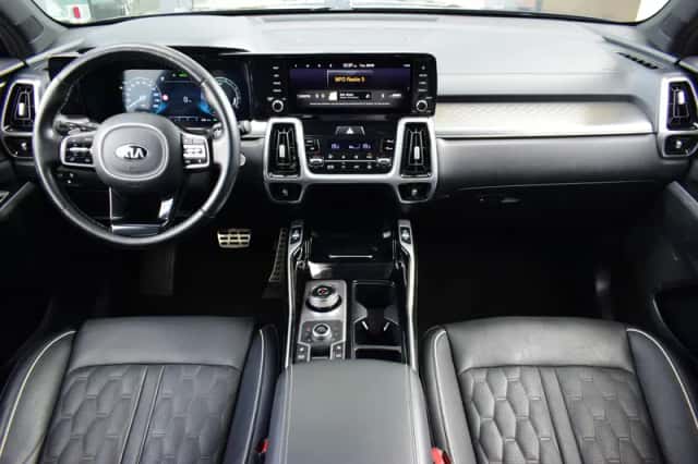 Kia Sorento (2021) thumbnail 3