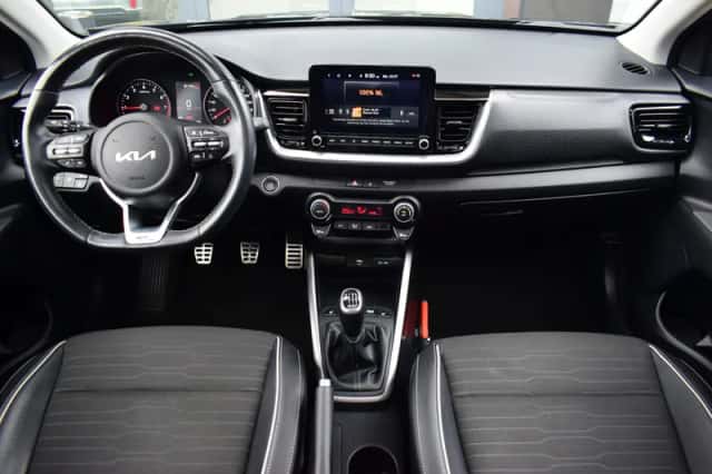 Kia Stonic (2023) thumbnail 3