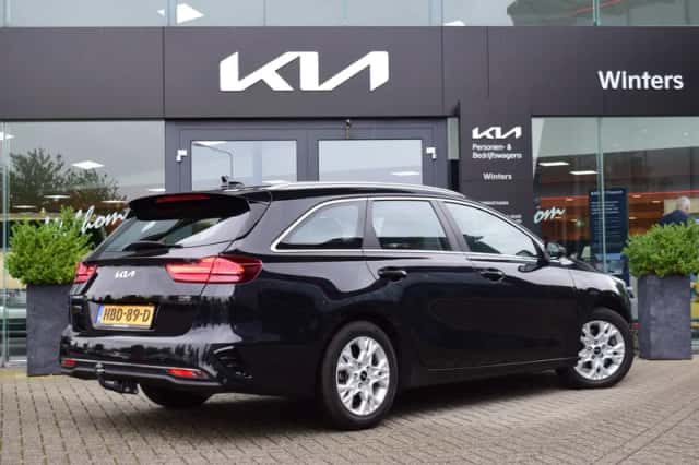 Kia Ceed (2025) thumbnail 2
