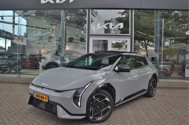 Kia EV4 (2025) thumbnail 1