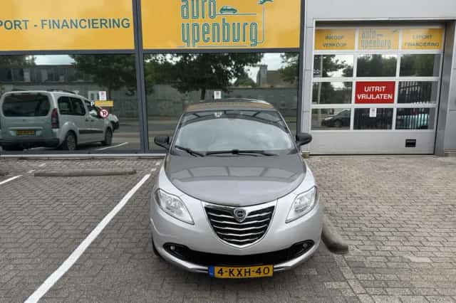 Lancia Ypsilon (2013) thumbnail 4