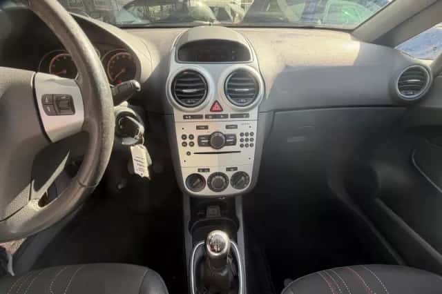 Opel Corsa (2012) thumbnail 5