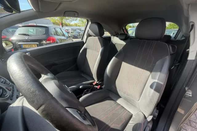 Opel Corsa (2012) thumbnail 6