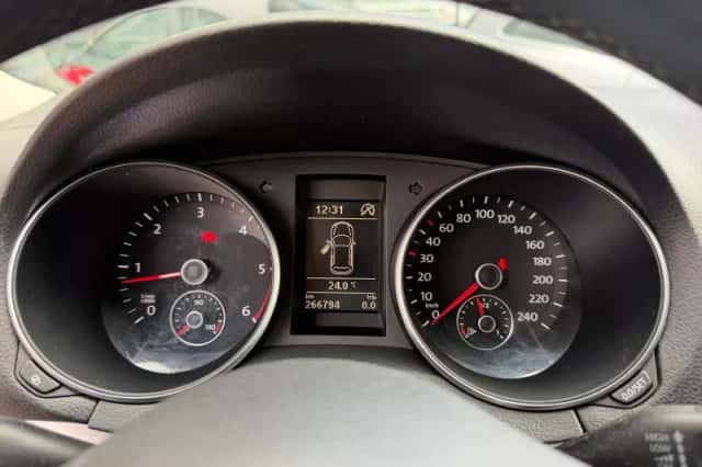 Volkswagen Golf (2012) thumbnail 5