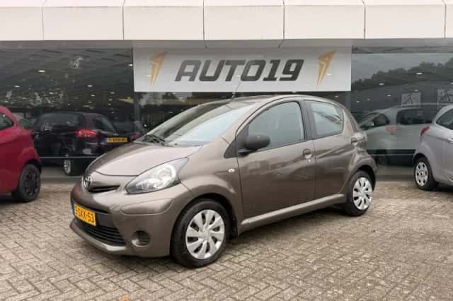Toyota Aygo (2014) thumbnail 1