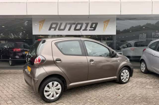 Toyota Aygo (2014) thumbnail 2