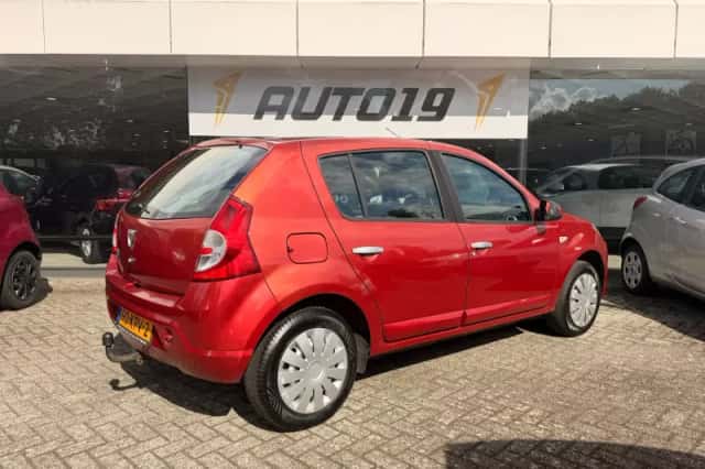 Dacia Sandero (2010) thumbnail 2