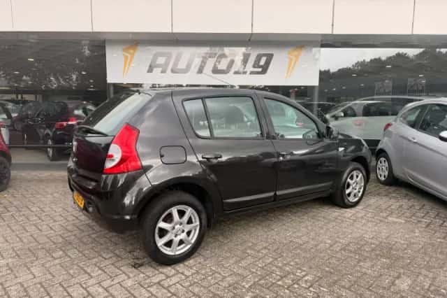 Dacia Sandero (2011) thumbnail 2