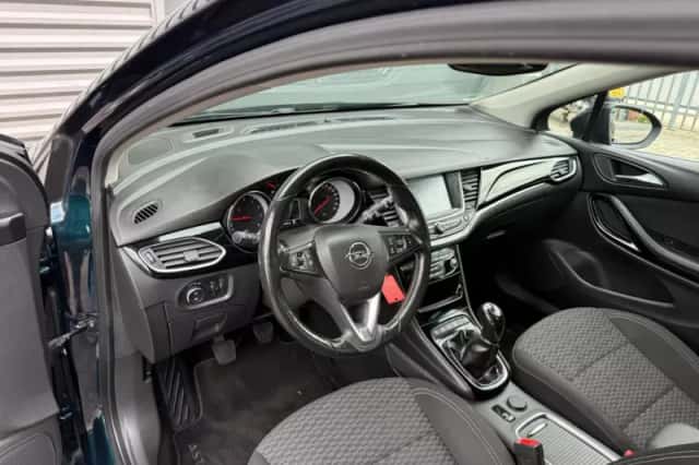 Opel Astra (2017) thumbnail 3