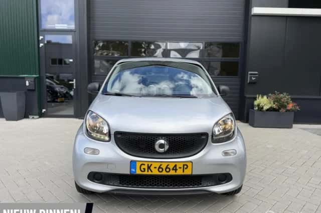 Smart ForFour (2015) thumbnail 3