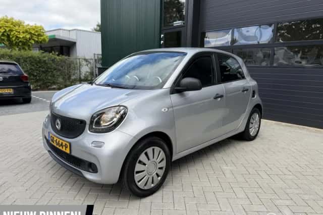 Smart ForFour (2015) thumbnail 5