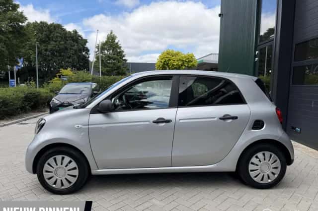 Smart ForFour (2015) thumbnail 6