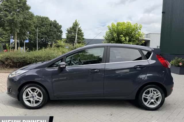 Ford Fiesta (2015) thumbnail 5