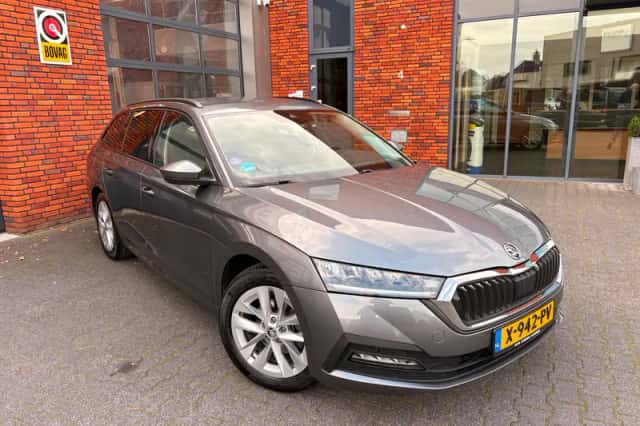 Škoda Octavia (2024) thumbnail 2