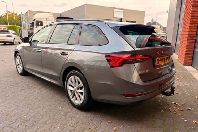 Škoda Octavia (2024) thumbnail 4