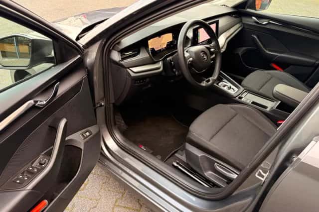 Škoda Octavia (2024) thumbnail 5