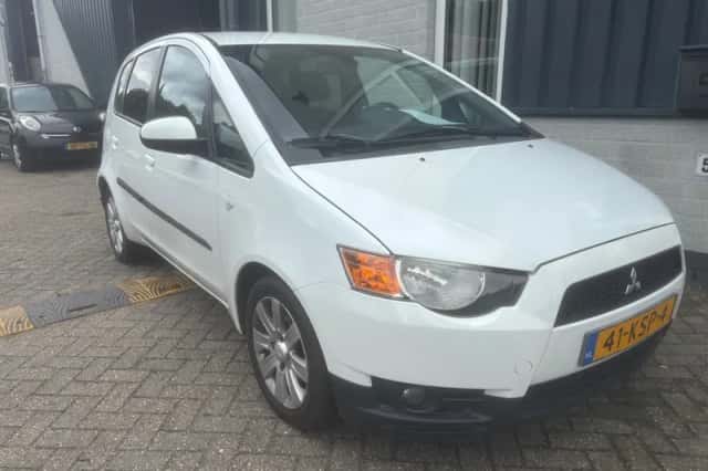 Mitsubishi Colt (2010) thumbnail 2
