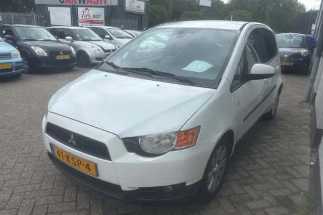 Mitsubishi Colt (2010) thumbnail 3