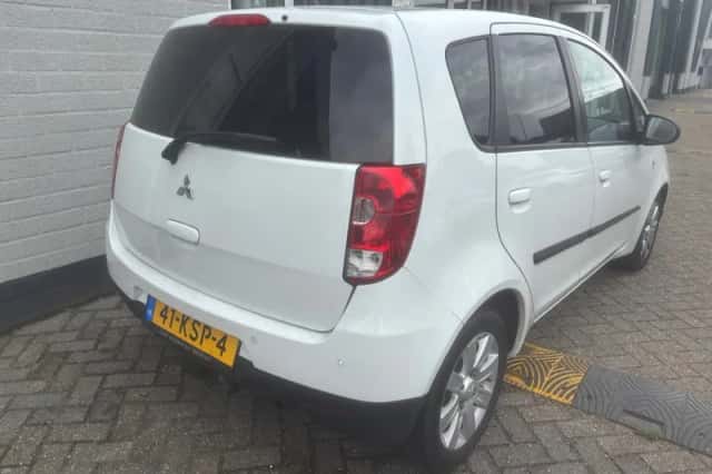 Mitsubishi Colt (2010) thumbnail 4