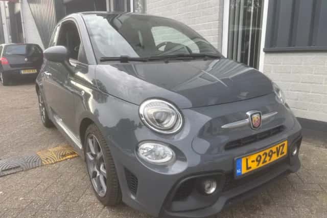 Fiat 500 Abarth (2018) thumbnail 3