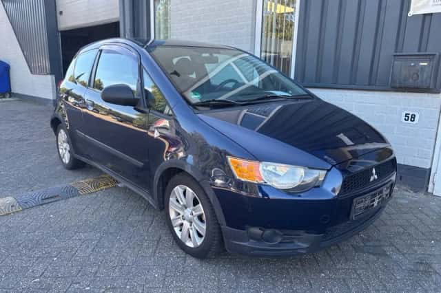 Mitsubishi Colt (2011) thumbnail 3