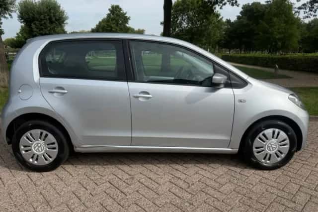 Volkswagen Up! (2016) thumbnail 1